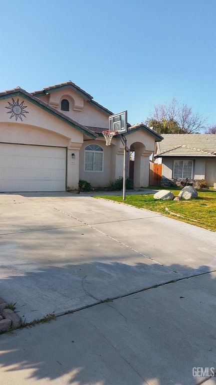 5617 Shadow Stone Street, Bakersfield, CA 93313