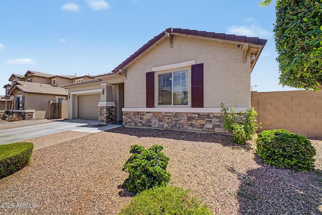 21377 W Almeria Road, Buckeye, AZ 85396 — photo 2