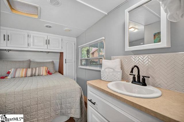 421 Newbury Circle, Westminster, SC 29693