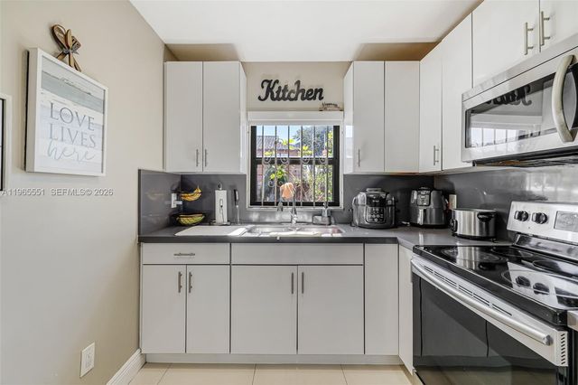 6410 W 27th Ln 101-19, Hialeah, FL 33016