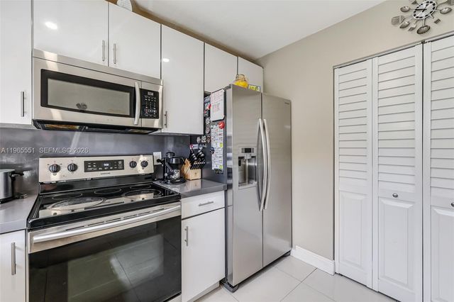 6410 W 27th Ln 101-19, Hialeah, FL 33016