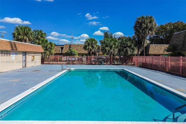 6410 W 27th Ln 101-19, Hialeah, FL 33016