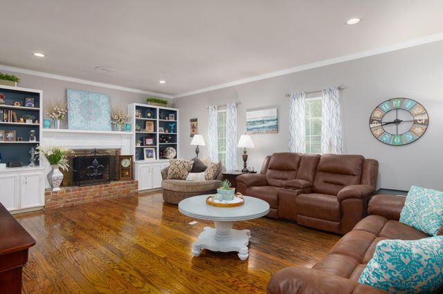 123 Dogwood Dr., Hattiesburg, MS 39402