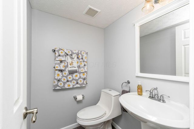 9 Hawthorne Drive, Ashville, OH 43103