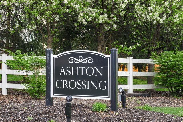 9 Hawthorne Drive, Ashville, OH 43103