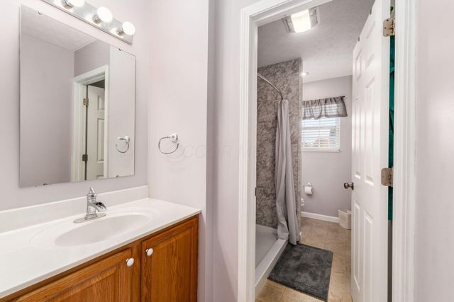 9 Hawthorne Drive, Ashville, OH 43103