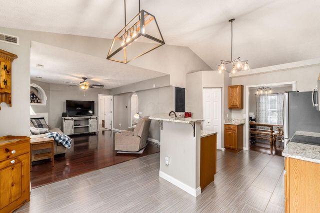 9 Hawthorne Drive, Ashville, OH 43103