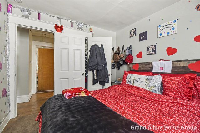 1737 Madison Avenue, Grand Rapids, MI 49507