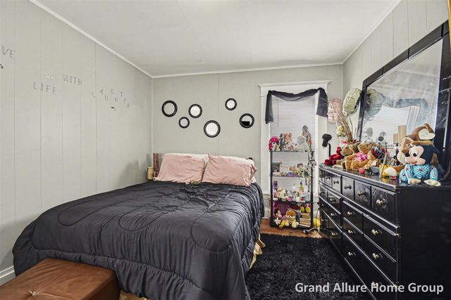 1737 Madison Avenue, Grand Rapids, MI 49507