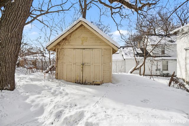 1737 Madison Avenue, Grand Rapids, MI 49507