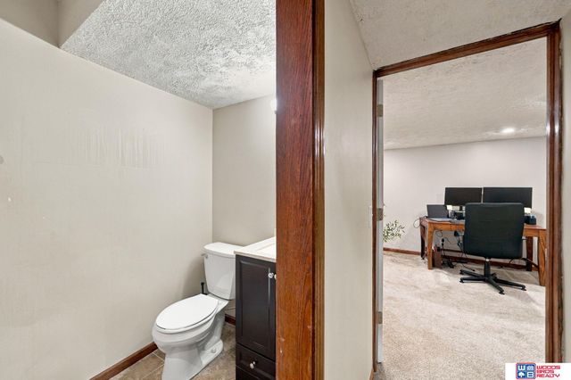 1212 Garden Valley Road, Lincoln, NE 68521