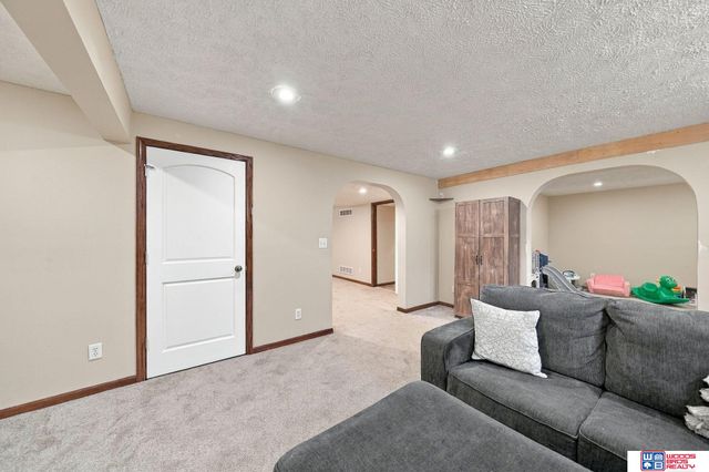 1212 Garden Valley Road, Lincoln, NE 68521