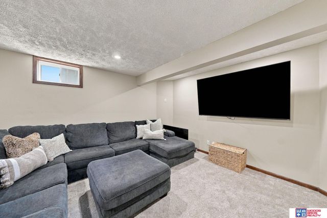 1212 Garden Valley Road, Lincoln, NE 68521