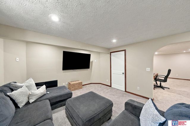 1212 Garden Valley Road, Lincoln, NE 68521