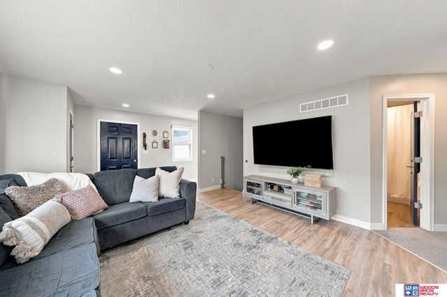 1212 Garden Valley Road, Lincoln, NE 68521