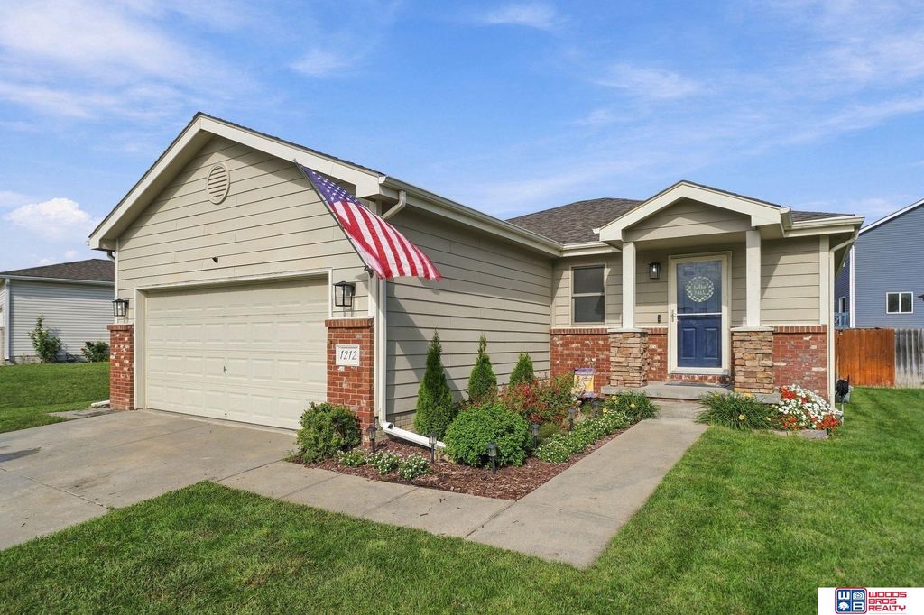 1212 Garden Valley Road, Lincoln, NE 68521