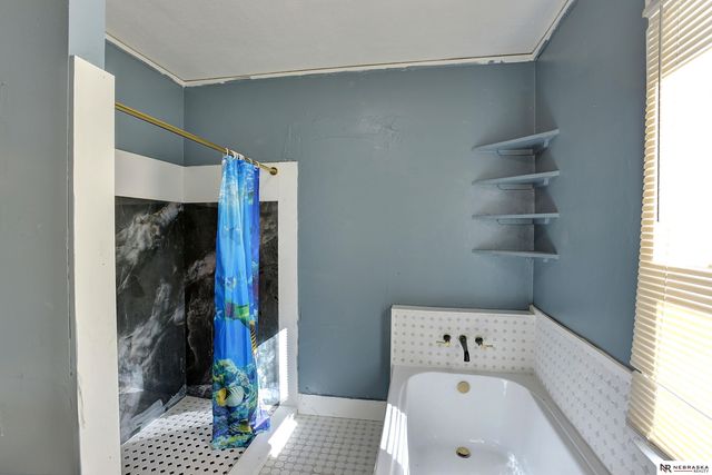 5217 N 9th Street East, Omaha, NE 68110