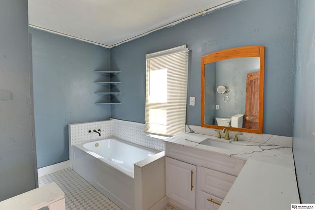 5217 N 9th Street East, Omaha, NE 68110