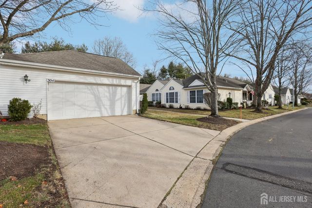 304 Waxwing Drive, Monroe, NJ 08831