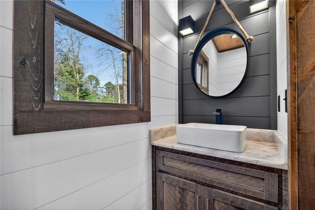 142 Red Oak Trail, Ellijay, GA 30540