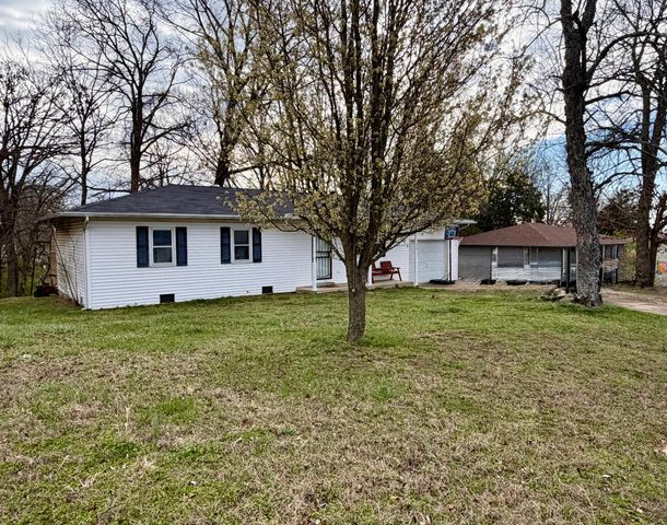 712 S Howell Avenue, West Plains, MO 65775