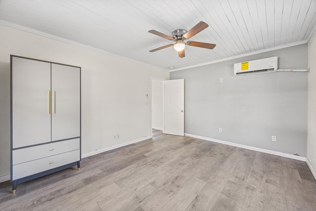 198 E 1St Avenue, Crestview, FL 32536