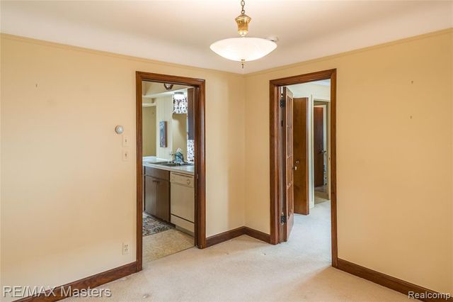 29386 Walnut Street, Flat Rock, MI 48134