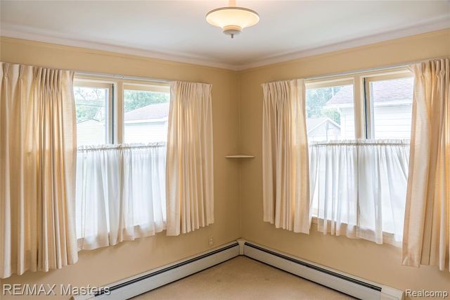 29386 Walnut Street, Flat Rock, MI 48134