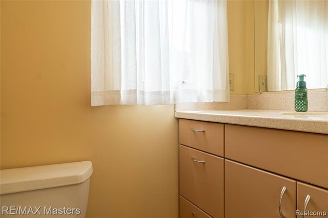 29386 Walnut Street, Flat Rock, MI 48134