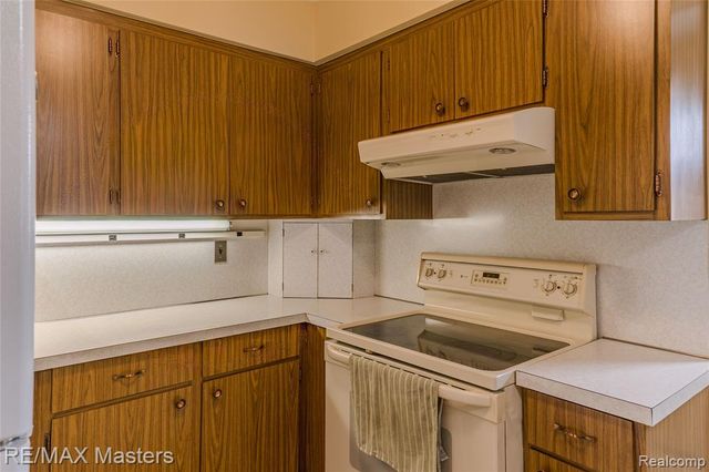 29386 Walnut Street, Flat Rock, MI 48134