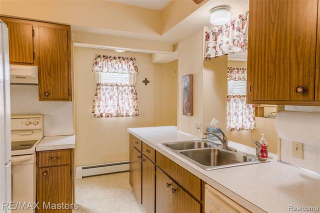 29386 Walnut Street, Flat Rock, MI 48134