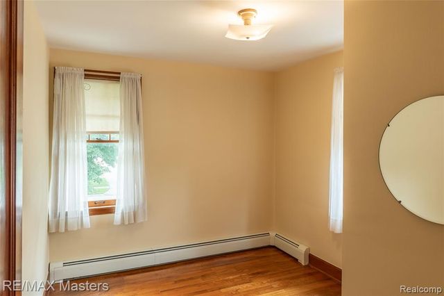 29386 Walnut Street, Flat Rock, MI 48134