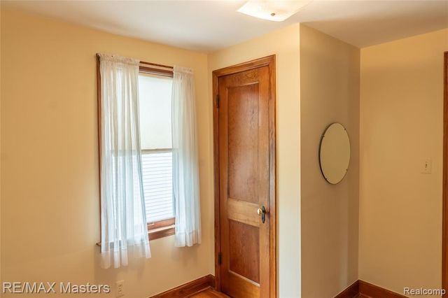 29386 Walnut Street, Flat Rock, MI 48134
