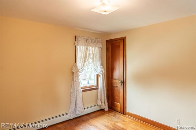 29386 Walnut Street, Flat Rock, MI 48134