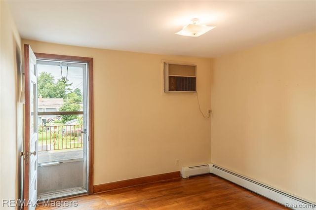 29386 Walnut Street, Flat Rock, MI 48134