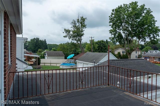29386 Walnut Street, Flat Rock, MI 48134