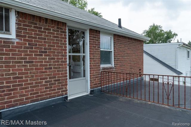 29386 Walnut Street, Flat Rock, MI 48134