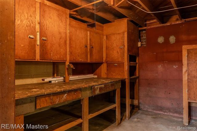 29386 Walnut Street, Flat Rock, MI 48134