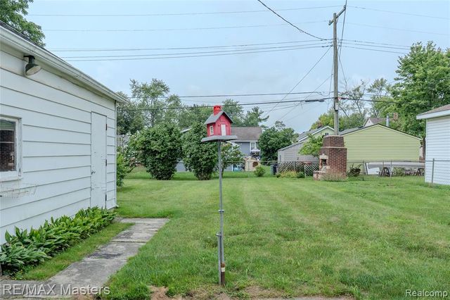 29386 Walnut Street, Flat Rock, MI 48134