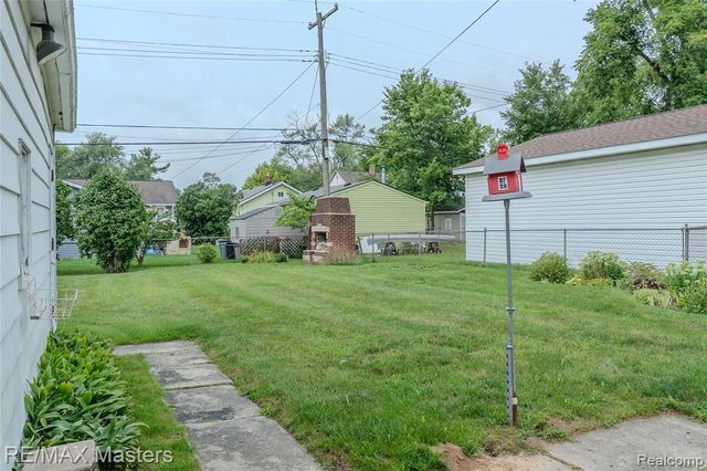 29386 Walnut Street, Flat Rock, MI 48134
