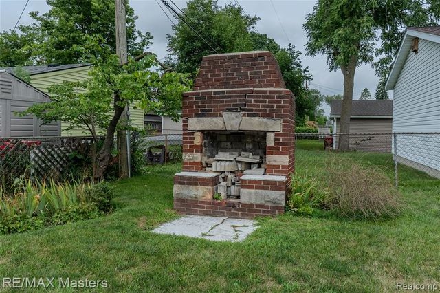 29386 Walnut Street, Flat Rock, MI 48134
