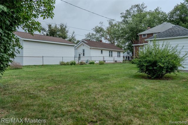 29386 Walnut Street, Flat Rock, MI 48134