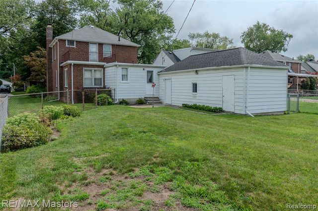 29386 Walnut Street, Flat Rock, MI 48134