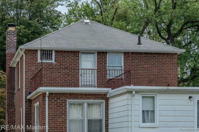 29386 Walnut Street, Flat Rock, MI 48134