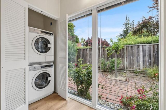 15451565 Stanford Avenue, Palo Alto, CA 94306