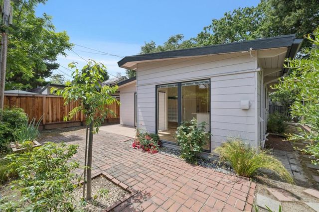 15451565 Stanford Avenue, Palo Alto, CA 94306