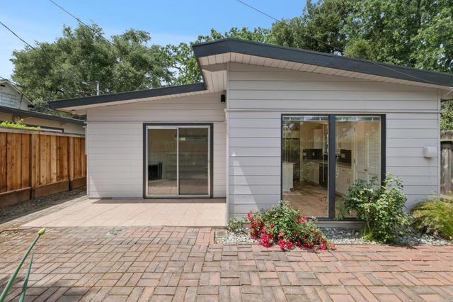 15451565 Stanford Avenue, Palo Alto, CA 94306