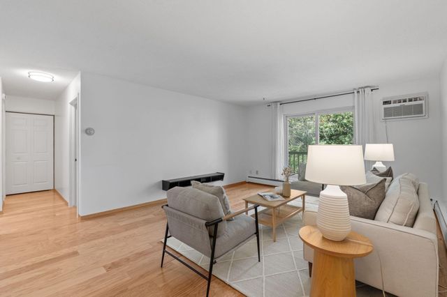7412 W 22nd Street 309, Saint Louis Park, MN 55426