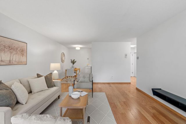 7412 W 22nd Street 309, Saint Louis Park, MN 55426
