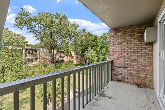 7412 W 22nd Street 309, Saint Louis Park, MN 55426